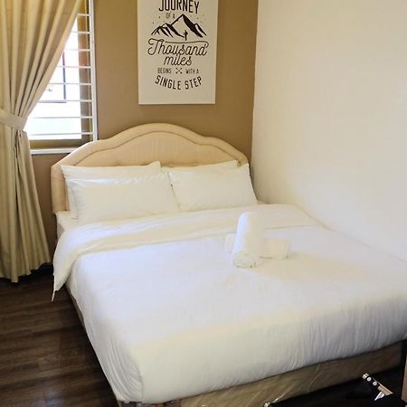 Natol Homestay - London Кучинг Екстериор снимка