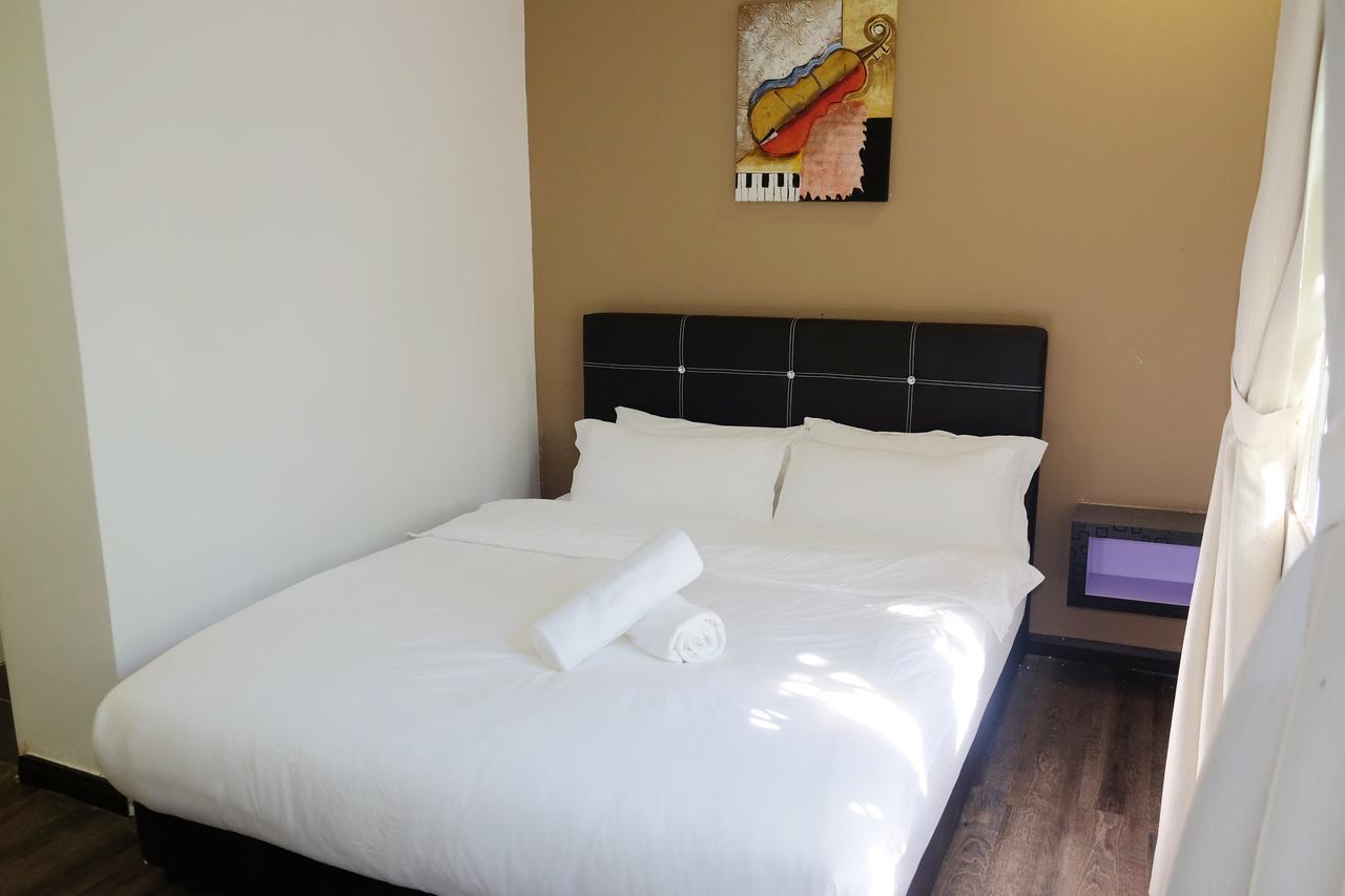 Natol Homestay - London Кучинг Екстериор снимка