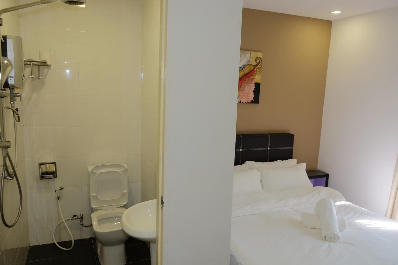 Natol Homestay - London Кучинг Екстериор снимка