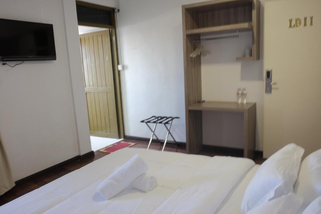 Natol Homestay - London Кучинг Екстериор снимка