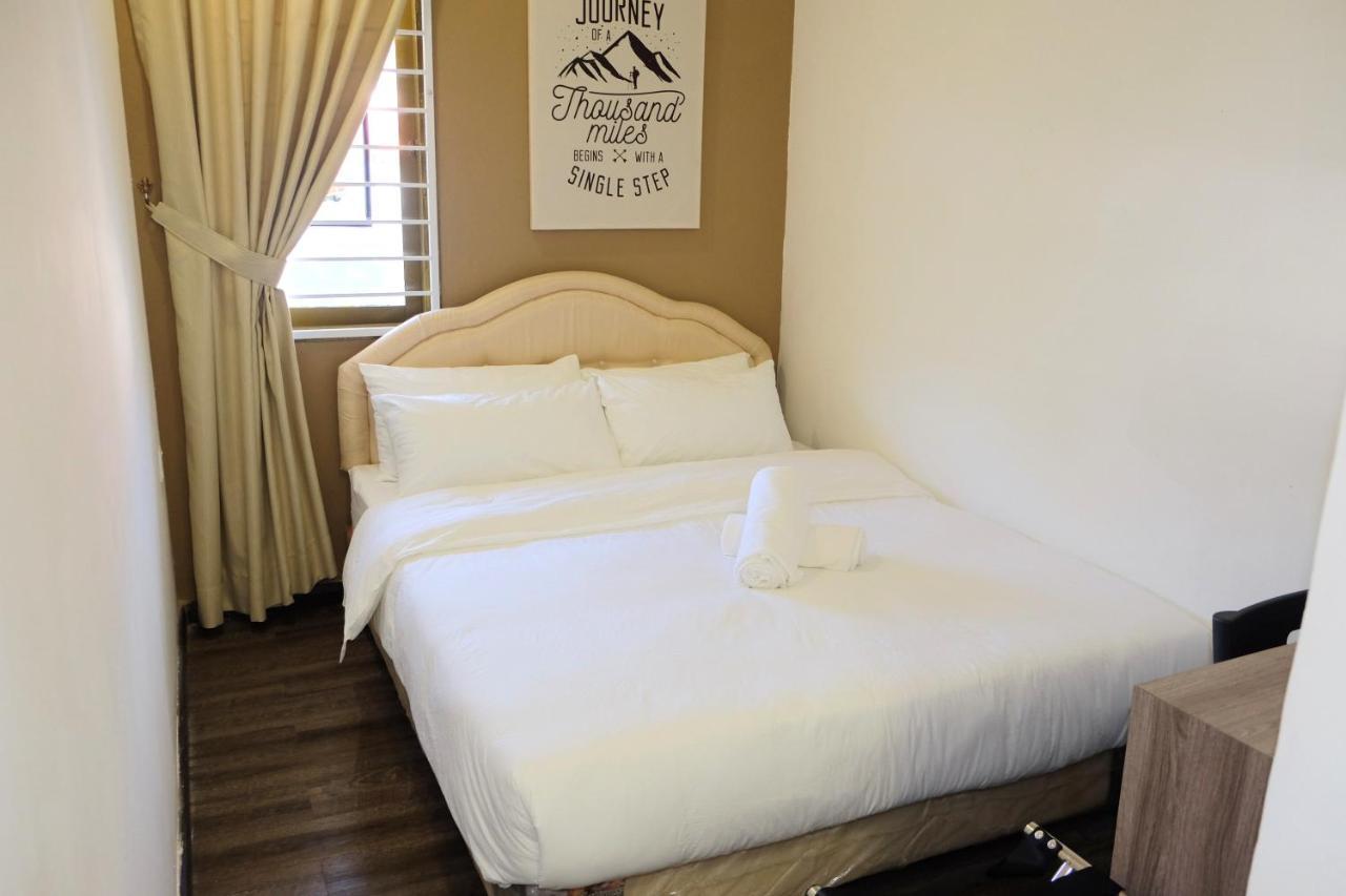 Natol Homestay - London Кучинг Екстериор снимка