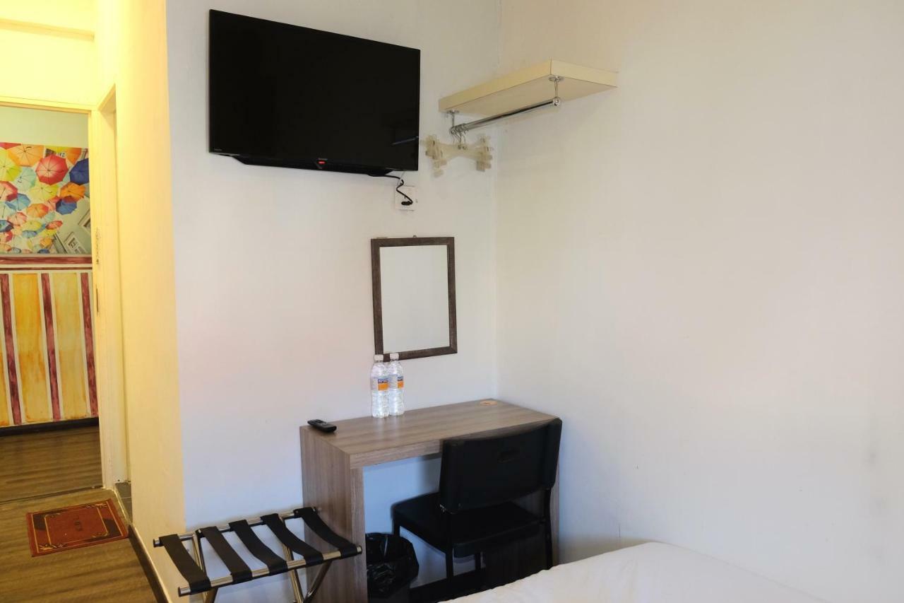 Natol Homestay - London Кучинг Екстериор снимка