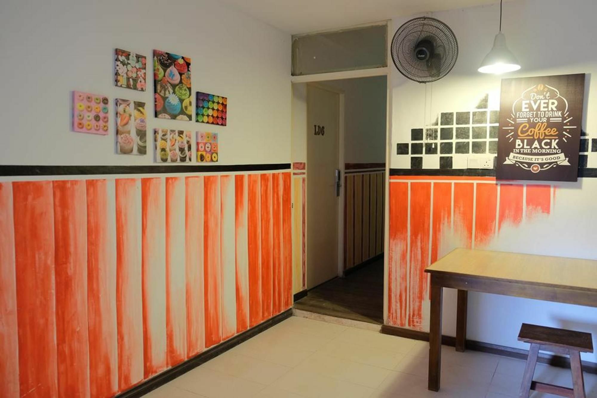 Natol Homestay - London Кучинг Екстериор снимка