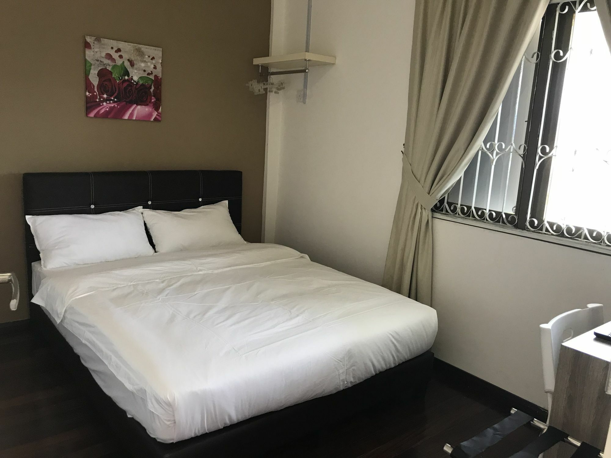 Natol Homestay - London Кучинг Екстериор снимка