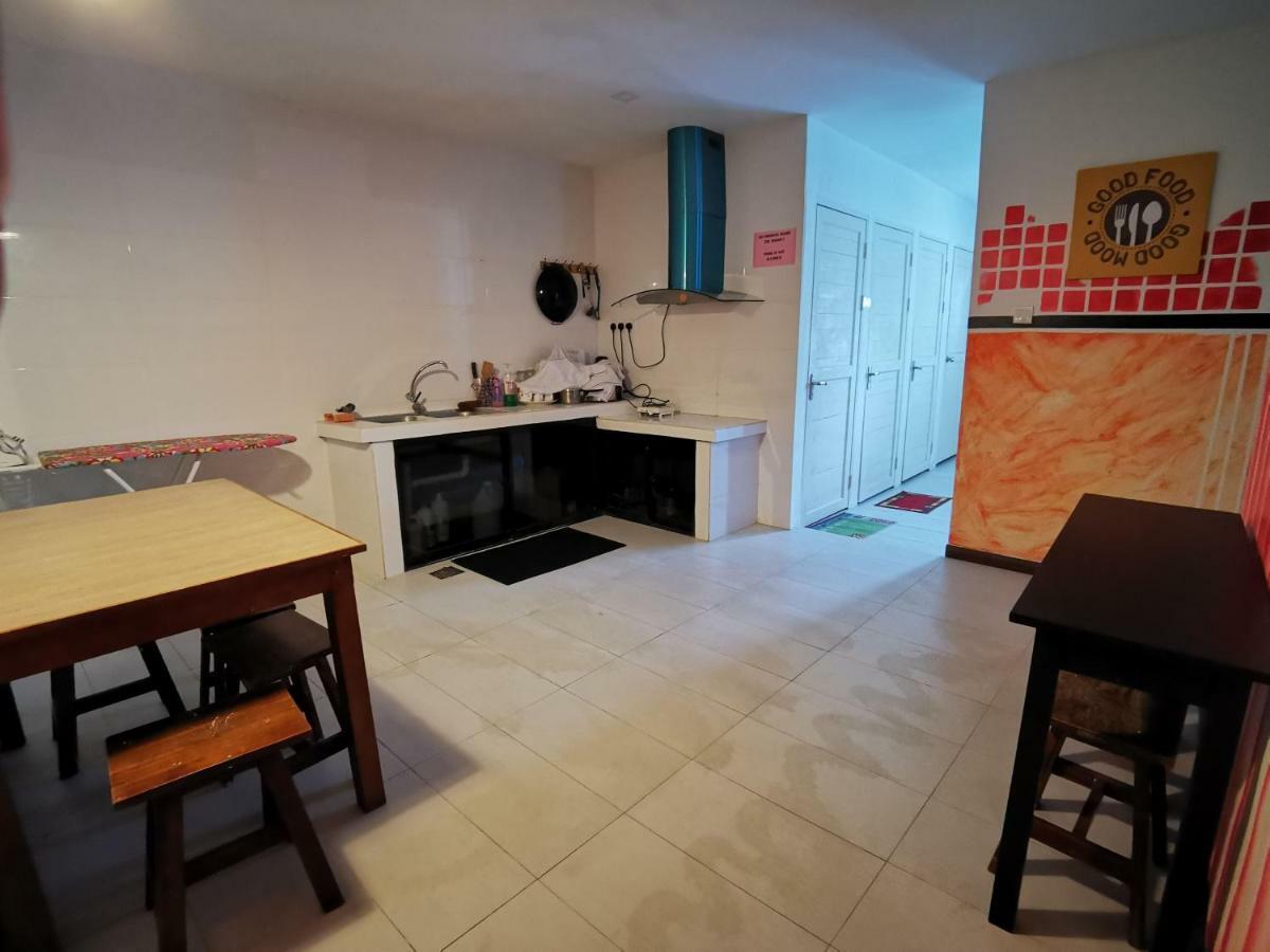 Natol Homestay - London Кучинг Екстериор снимка