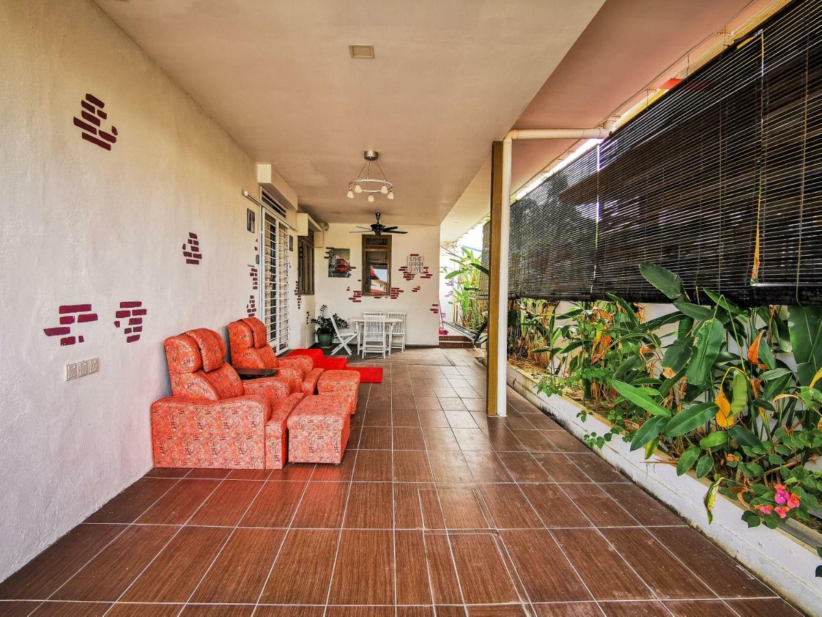Natol Homestay - London Кучинг Екстериор снимка