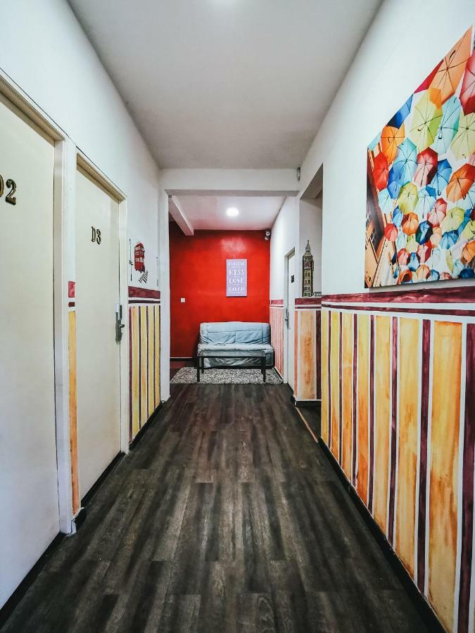 Natol Homestay - London Кучинг Екстериор снимка