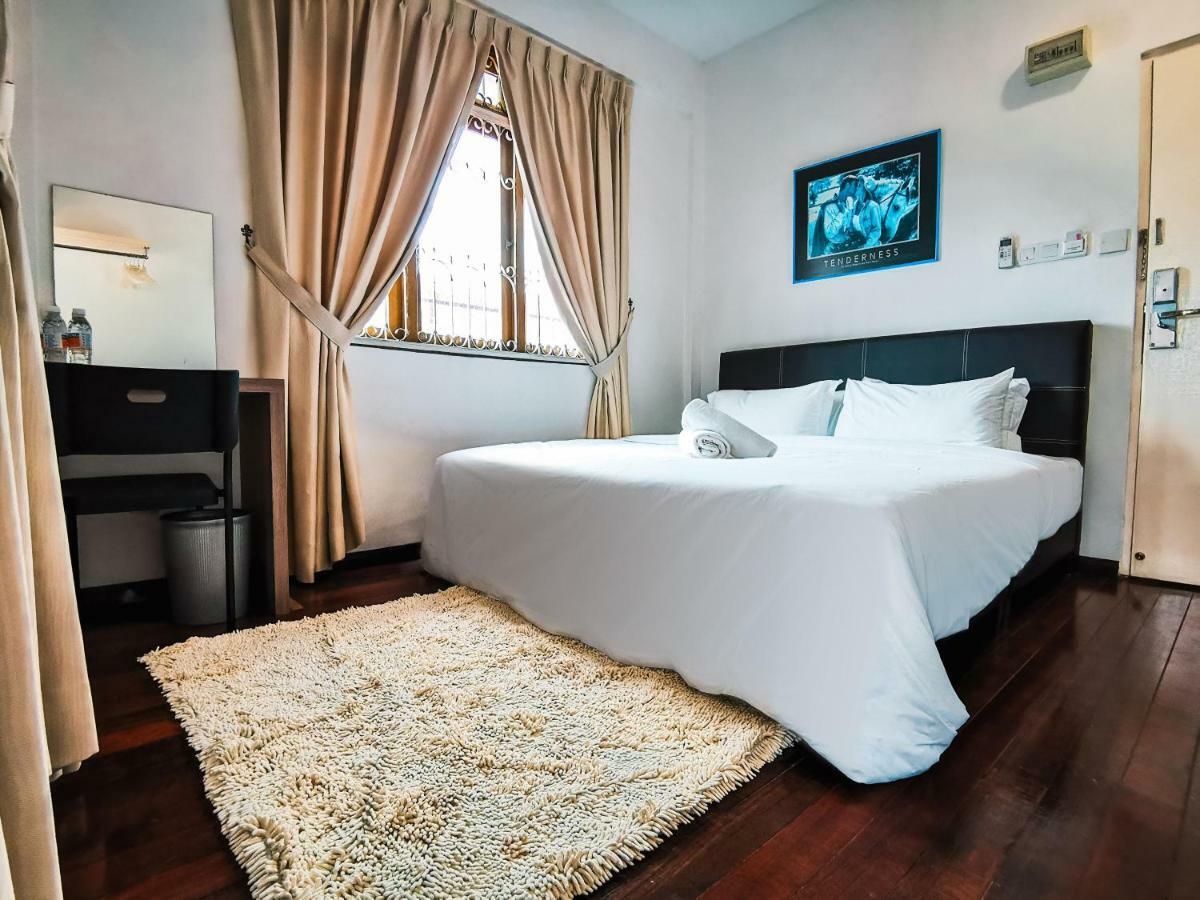Natol Homestay - London Кучинг Екстериор снимка